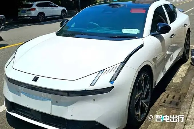 领克Z10最新街拍!8月预售 卖19.98万交个一又友?